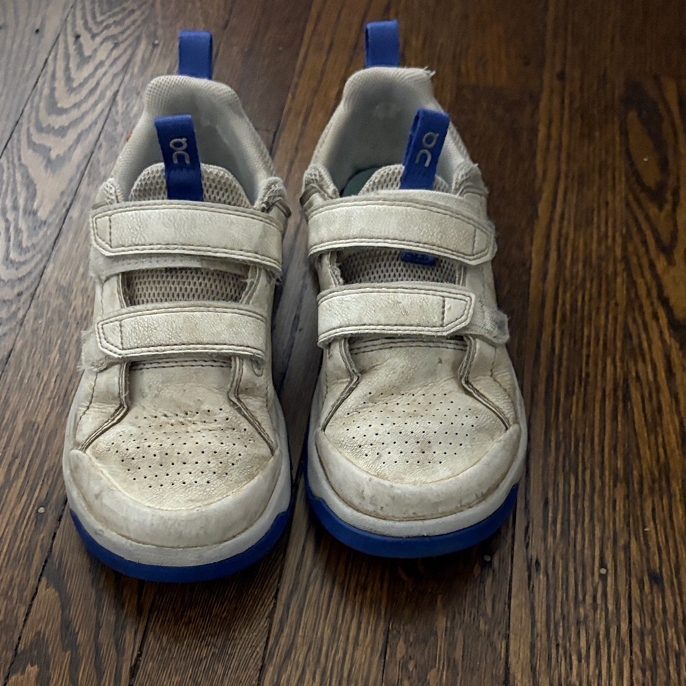 Kids on cloud sneakers